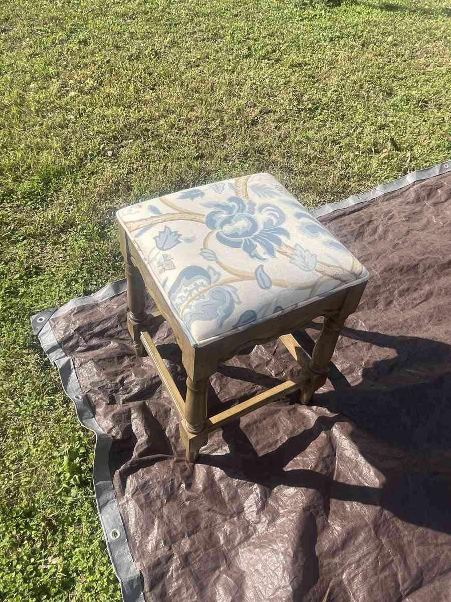 Like New Ottoman - Kissimmee, Florida - FleaMarketBay