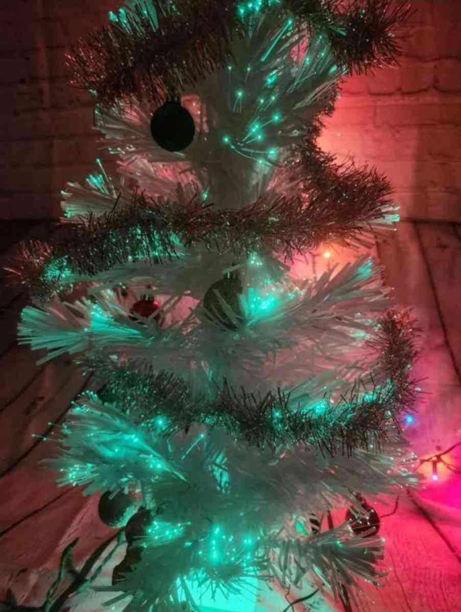 32 Inch White Fiber Christmas Tree And Lights - Kansas City, Missouri - FleaMarketBay