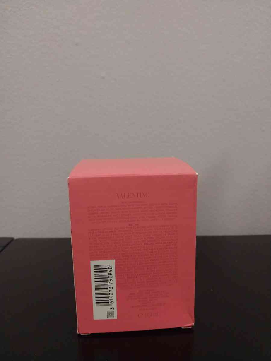 Valentino born in roma - Addison, Illinois - FleaMarketBay