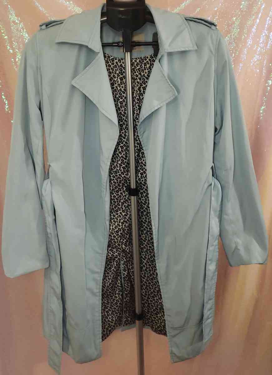 Zara Basic Large Trenchcoat - Chapel Hill, North Carolina - FleaMarketBay