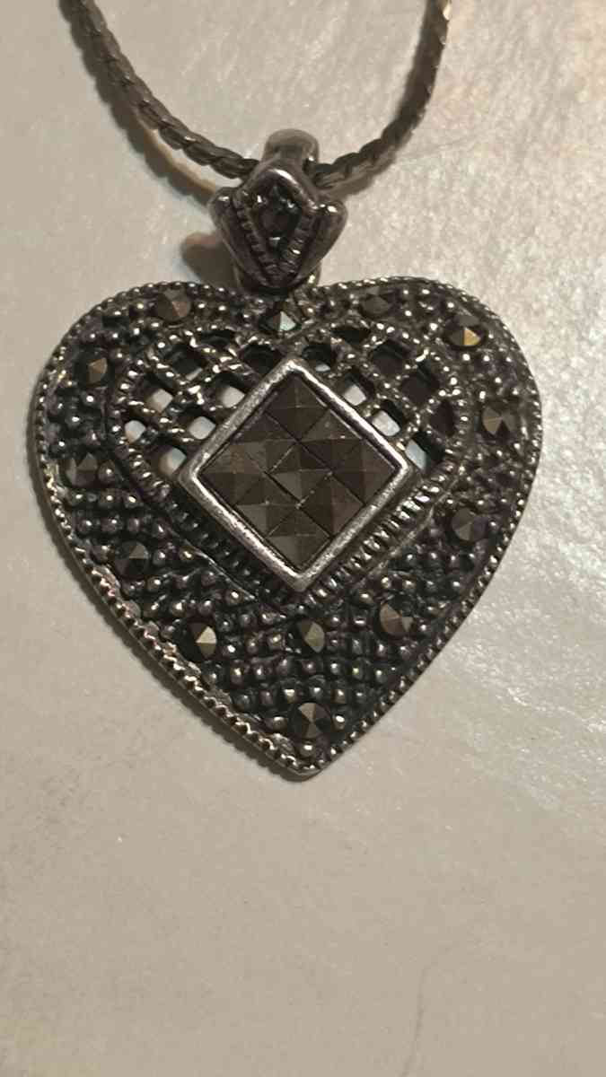 High quality British made sterling silver necklace - Greenville, Illinois - FleaMarketBay