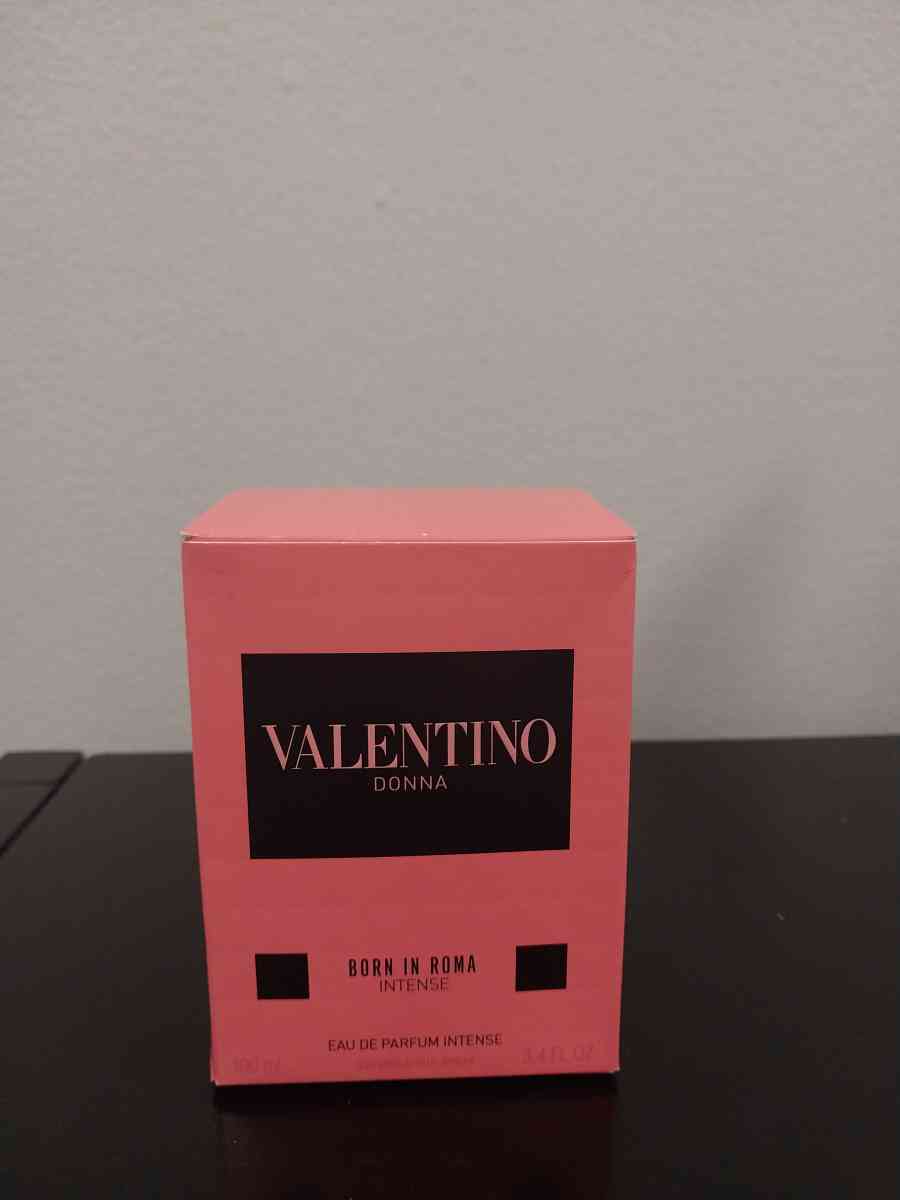 Valentino born in roma - Addison, Illinois - FleaMarketBay
