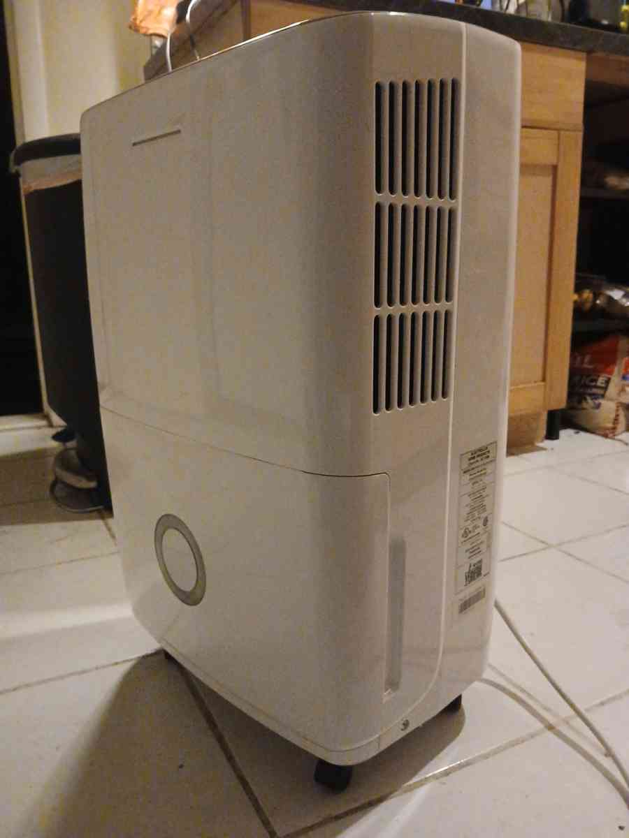 Frigidaire 70 pint Dehumidifier - Cairo, New York - FleaMarketBay