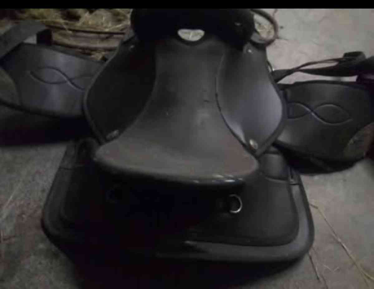 horse saddle - Piney Flats, Tennessee - FleaMarketBay