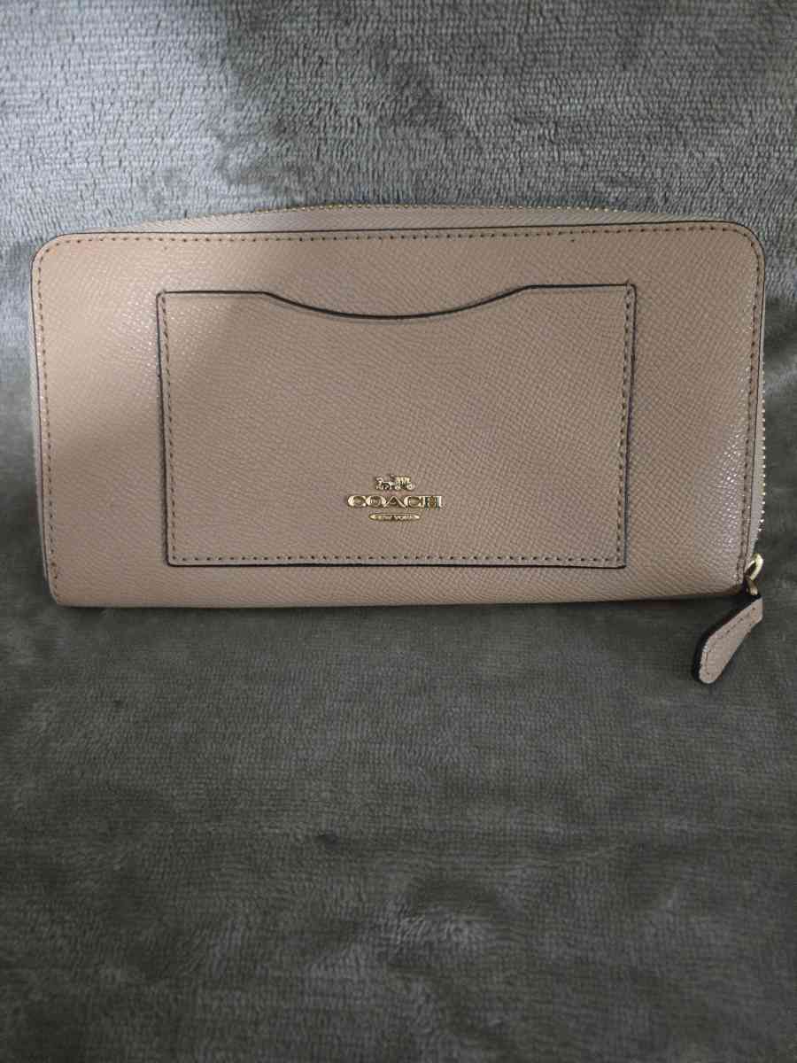 COACH ACCORDION ZIP AROUND WALLET  LIGHT PINK 54007 - Hialeah, Florida