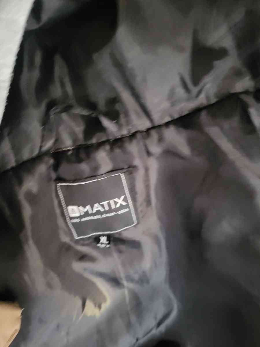 jacket a sweater a short sleeve a backpack tiresba bike - Loveland, Colorado - FleaMarketBay