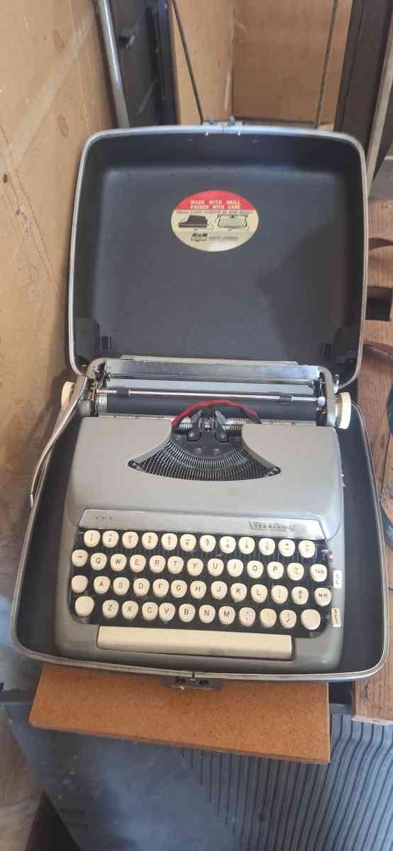 Vintage Smith Corona Sterling Portable Typewriter with case - Commerce City, Colorado