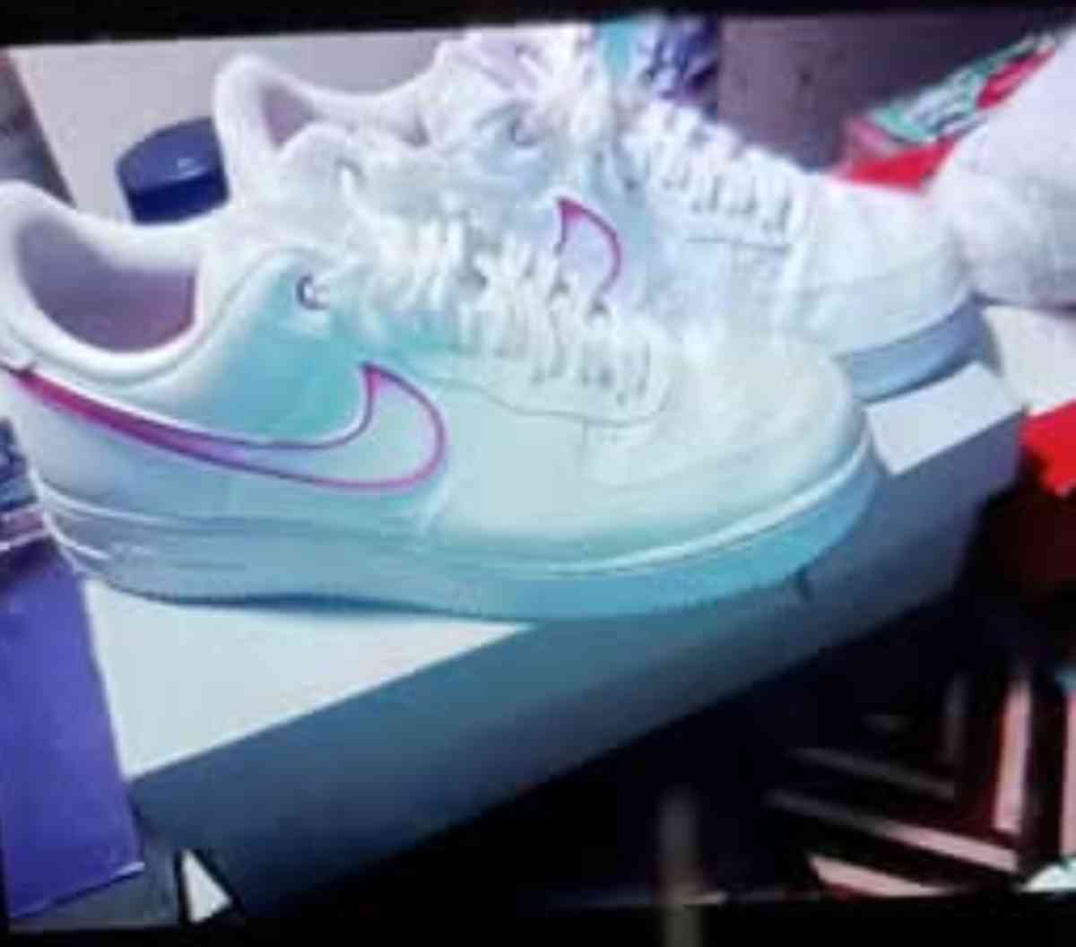 mk purse waver 7 n 1 wand 24inch Figaro chain - El Centro, California - FleaMarketBay