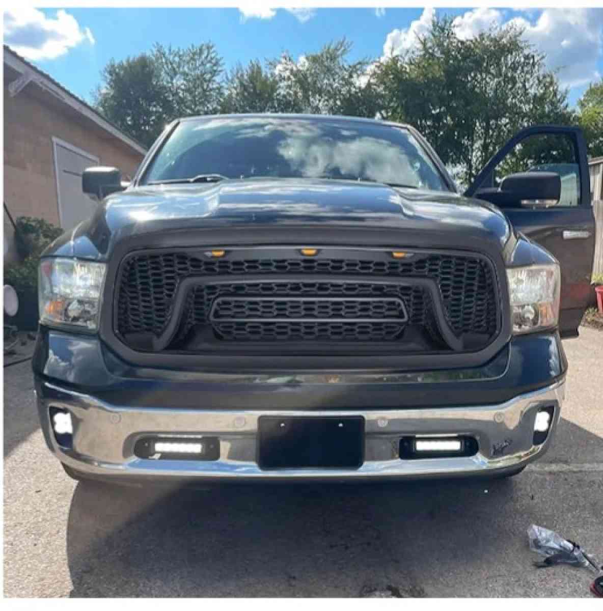 Offer grill with amber light for ram 1500 2013 2015 - Atlanta, Georgia - FleaMarketBay