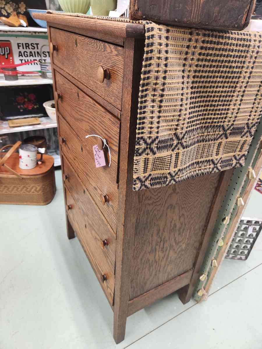 Vintage oak 5 drawer dresser or chest - Taylorsville, North Carolina - FleaMarketBay
