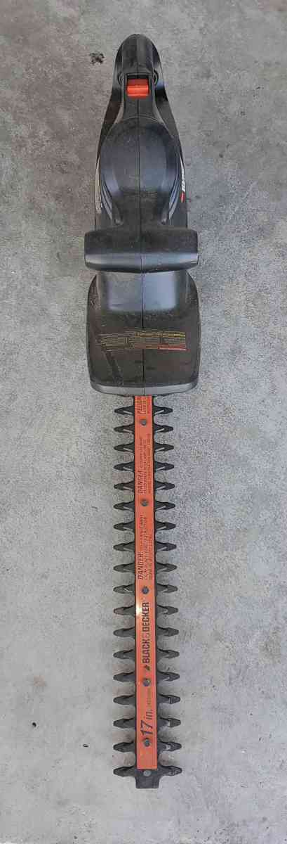 Black  Decker  Electric Corded Hedge Clipper 17  120V  28 Am - Plano, Texas - FleaMarketBay
