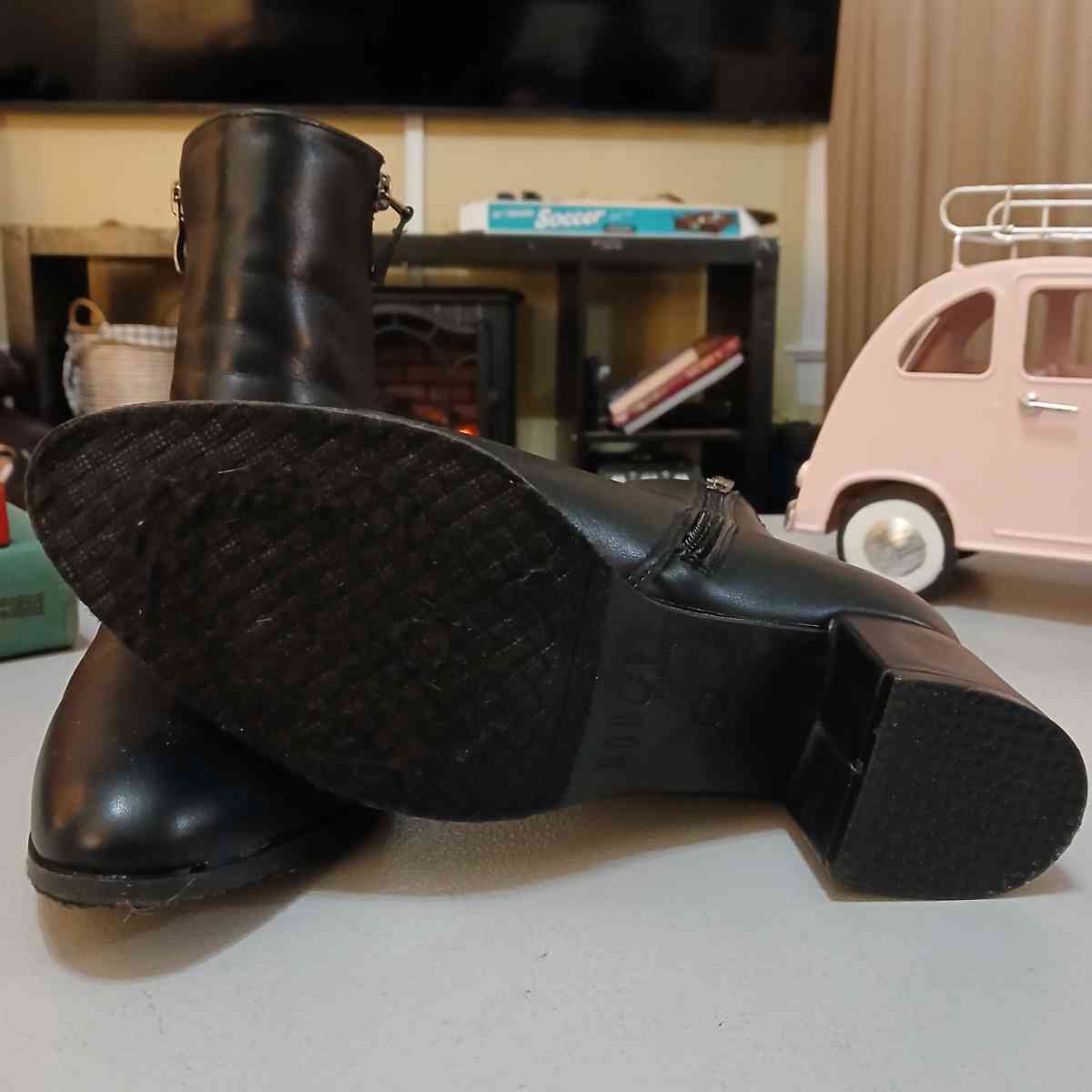 Rouge Helium Black women boots size 10 - Indianapolis, Indiana - FleaMarketBay