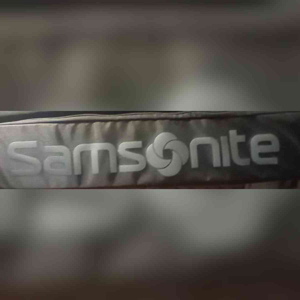 Samsonite 2 Compartments Wheeled Duffel Bag - Dallas, Texas - FleaMarketBay