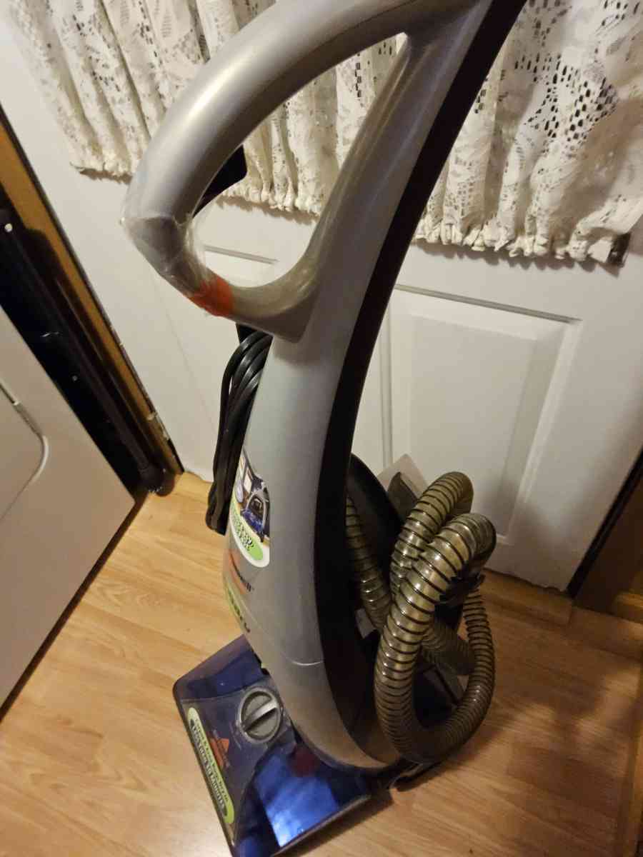 Bissell  shampooer - Bath, Pennsylvania - FleaMarketBay