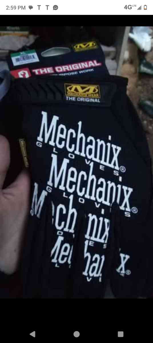 3 DeWalt saw saw blades 1 pairs of mechanic gloves MUST GO - Winston Salem, North Carolina - FleaMarketBay