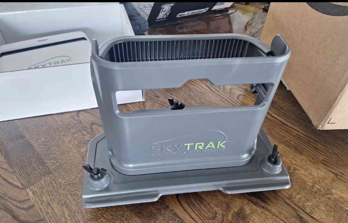 SkyTrak Plus Golf Simulator - San Francisco, California - FleaMarketBay