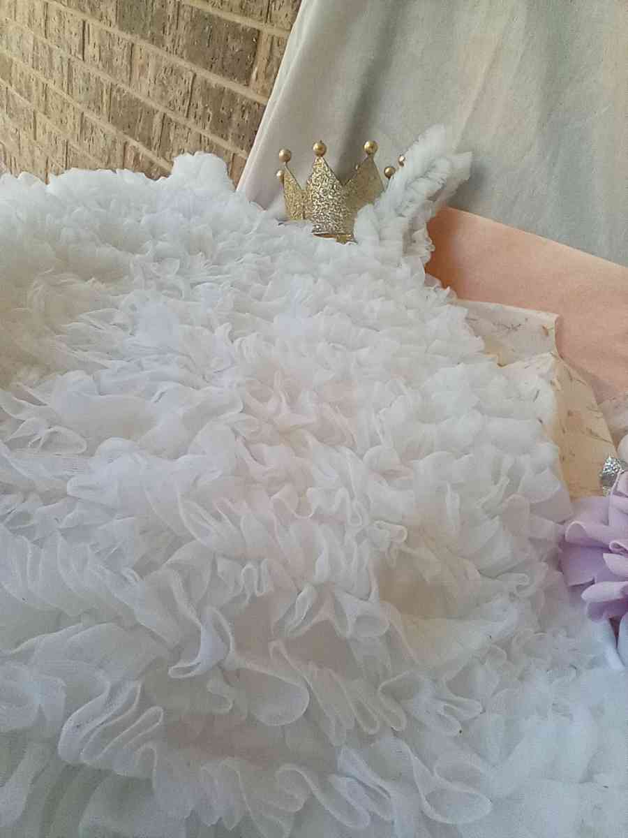White Dance Wear Tank Ruffles EUC - Dallas, Texas - FleaMarketBay