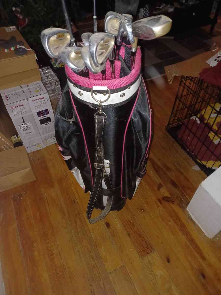 Golf club set with Callaway bag - Harpers Ferry, West Virginia - FleaMarketBay