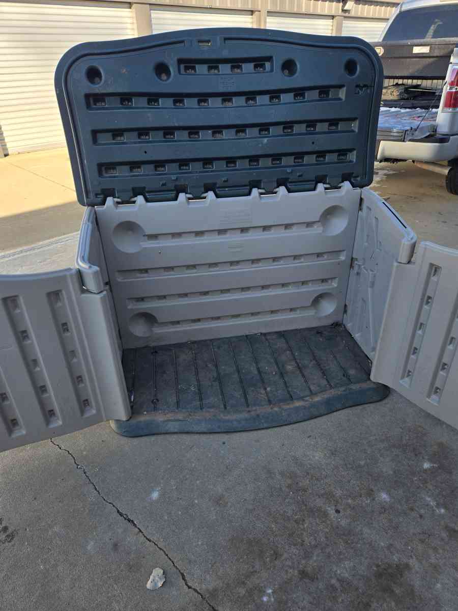 Outside container with lock and key - Jenks, Oklahoma - FleaMarketBay