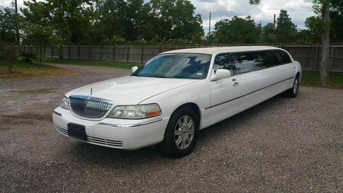 2008 Lincoln Town car limo for parts or complete - Pennsauken, New Jersey