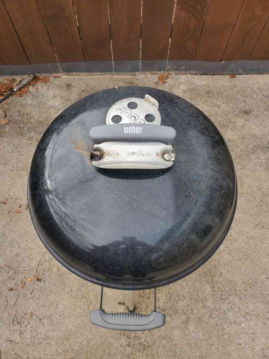 Weber  Charcoal Grill Needs New Grate - Plano, Texas - FleaMarketBay