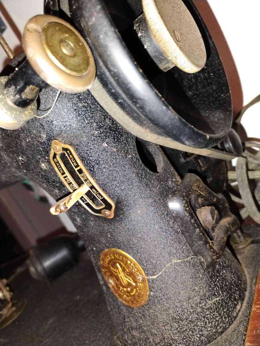 Singer Sewing machine from 1940s - Baytown, Texas - FleaMarketBay