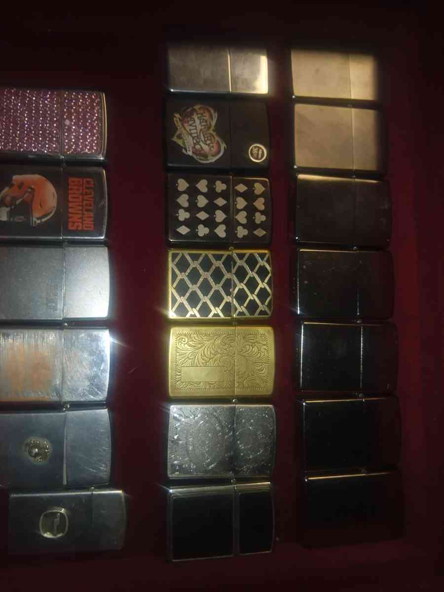19 Zippo lighters most of them never used I want 300 for all - Akron, Ohio