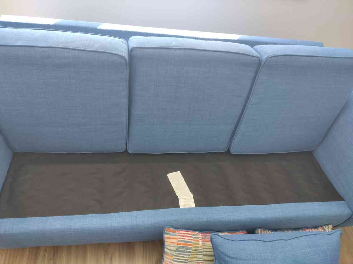 sofa and rug - Altamonte Springs, Florida - FleaMarketBay