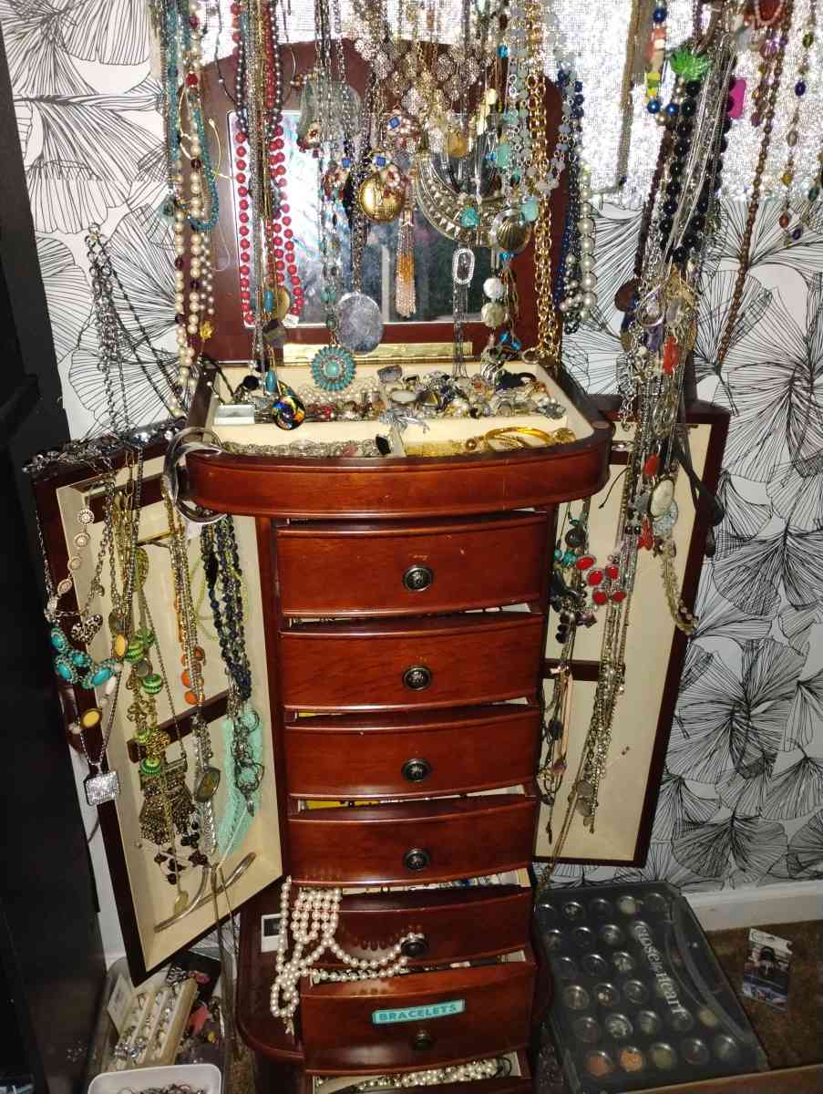 10lbs of jewelry - Orange Park, Florida