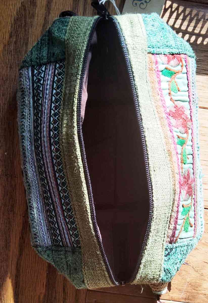 Womens medium size NWT Fashion Compassion Handcrafted Ethnic - Philadelphia, Pennsylvania - FleaMarketBay