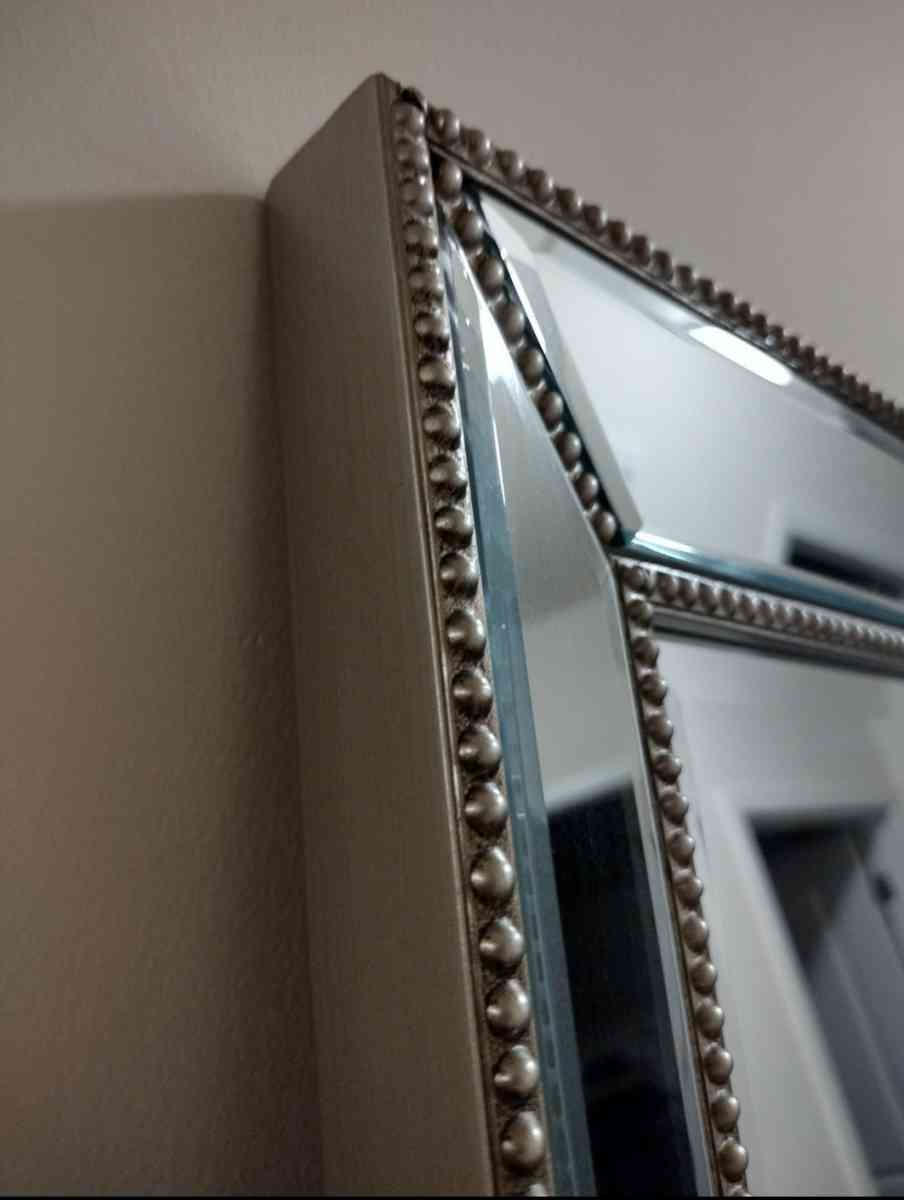 Floor Stand Mirror - Voorhees, New Jersey - FleaMarketBay