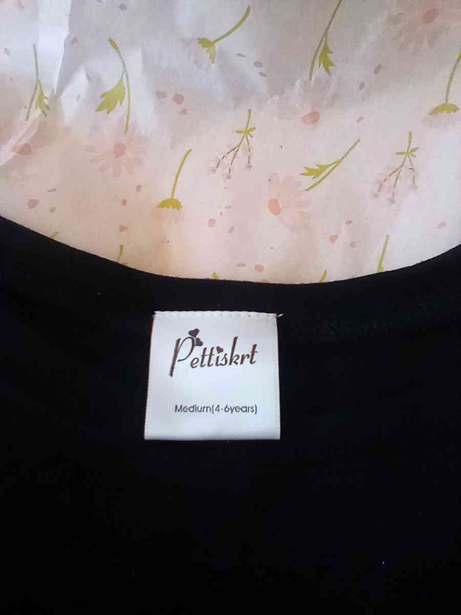 Girls Blk Ruffles on bottom and cuff of wrist - Dallas, Texas - FleaMarketBay