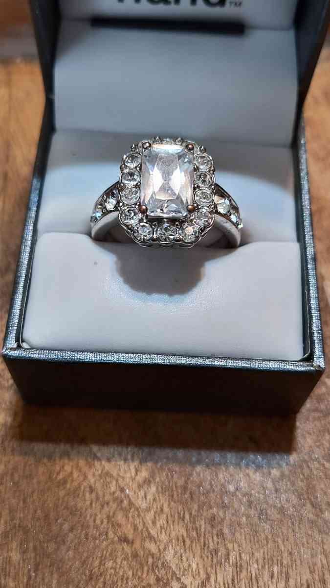 Avon Ring - Greenville, Illinois - FleaMarketBay