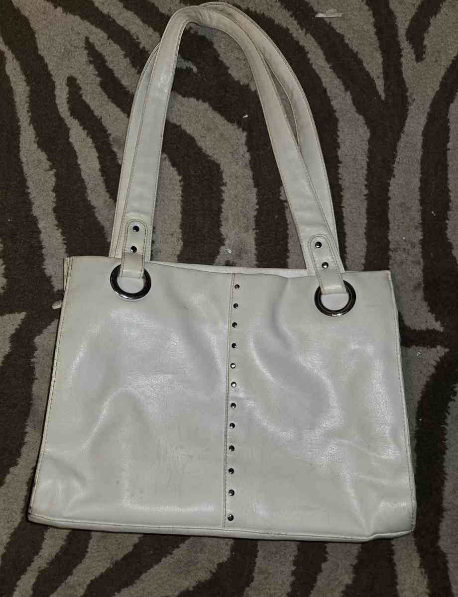ladies shoulder purses - Corder, Missouri - FleaMarketBay