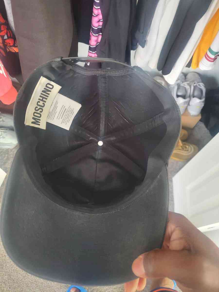 Moschino snapback - Chester, Virginia - FleaMarketBay