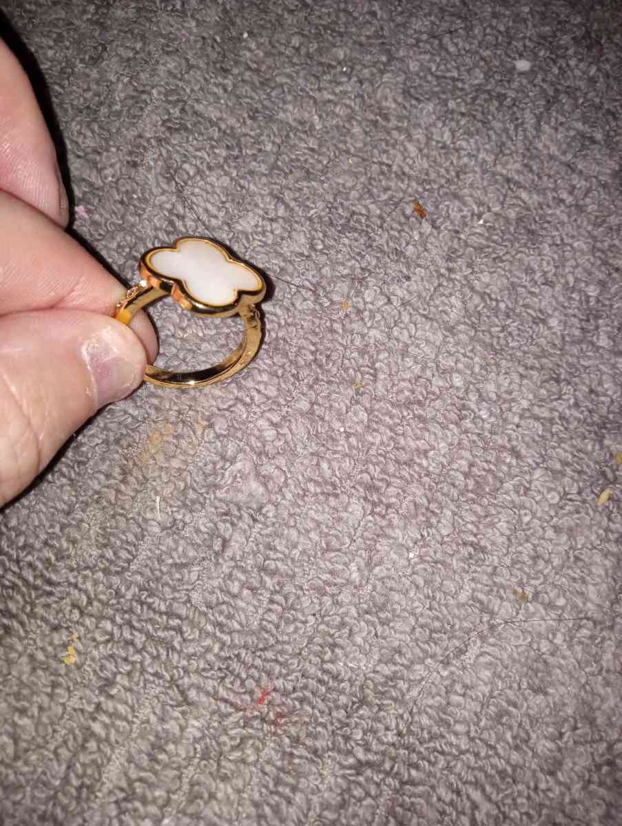 cloverleaf style design ring