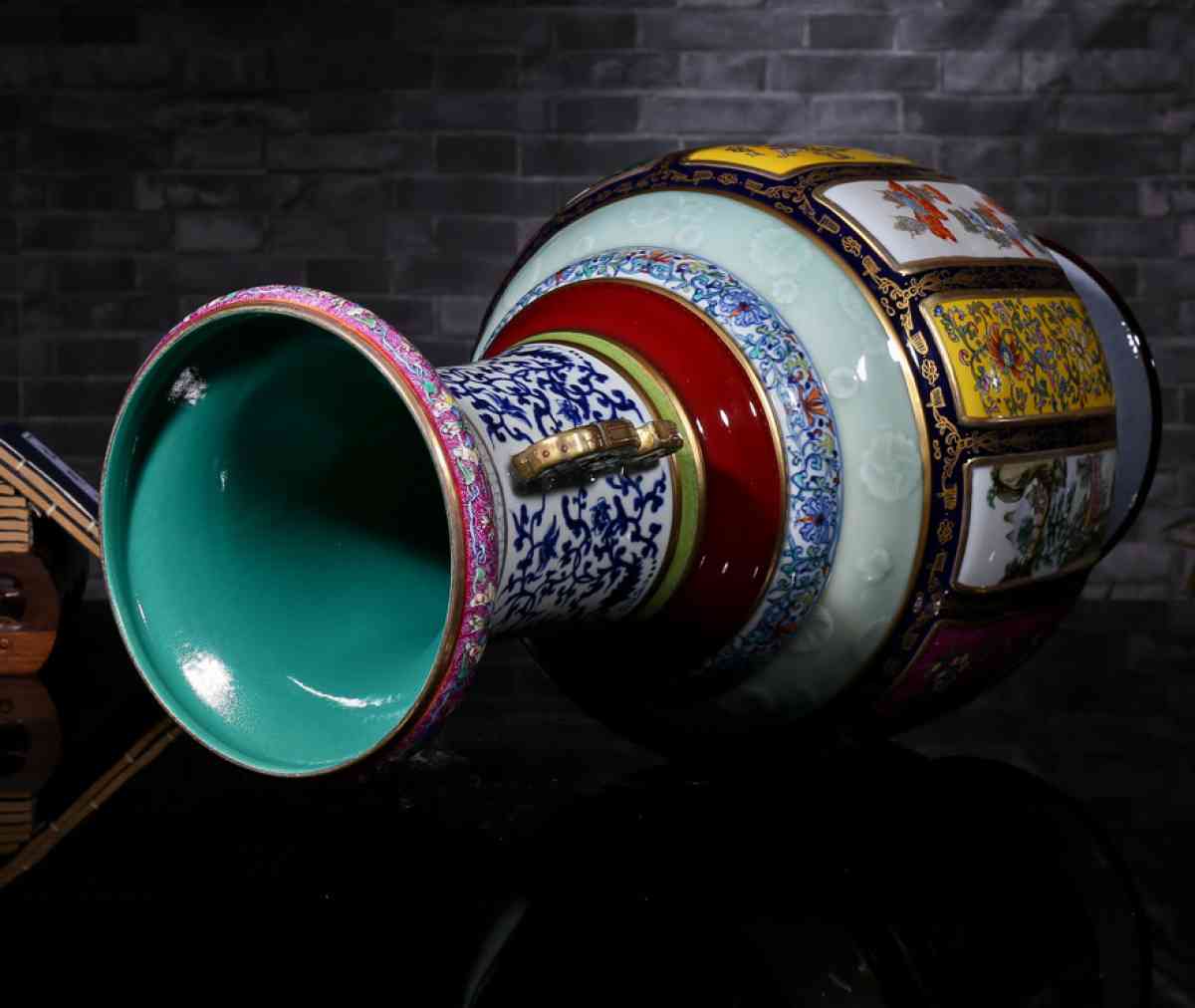 Chinese ceramic famille rose vase Asian antique porcelain - Alicia, Arkansas - FleaMarketBay