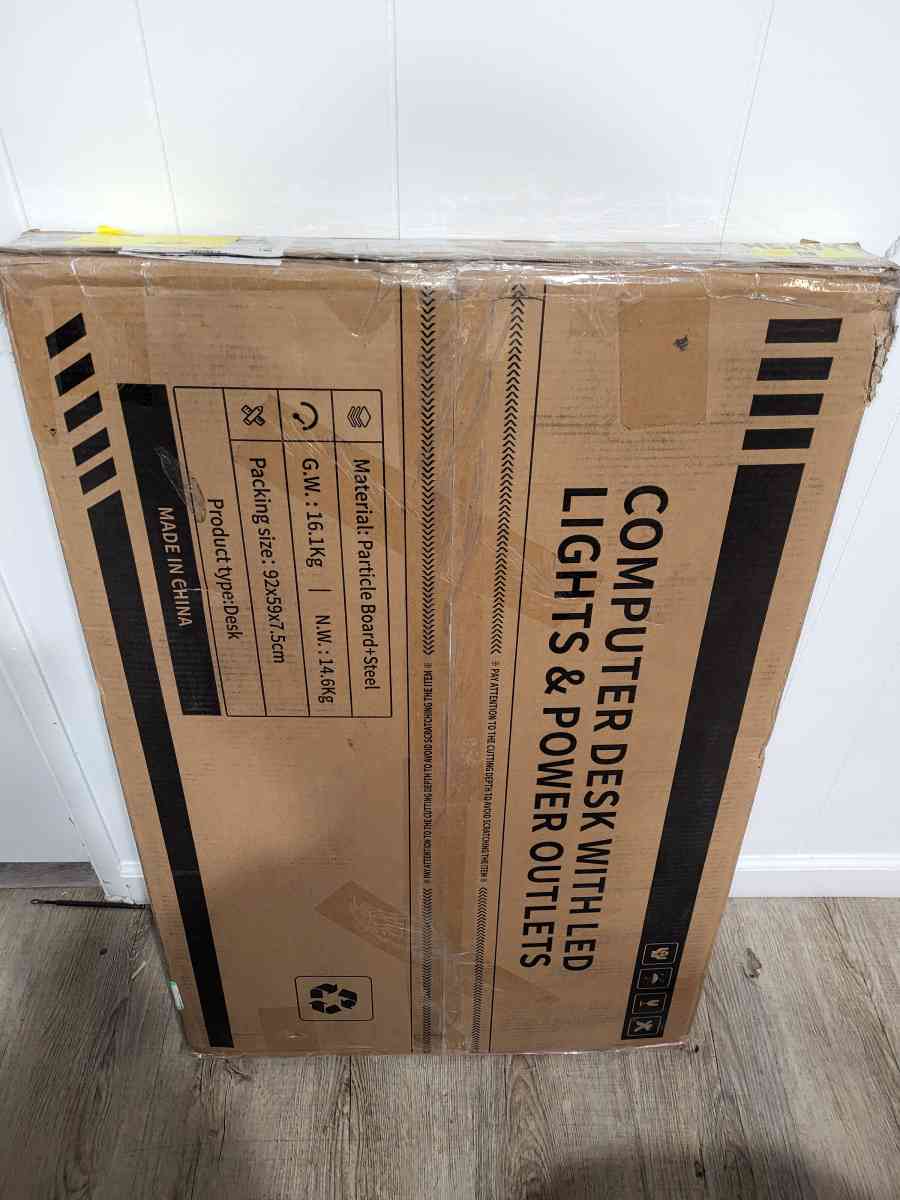 ODK Gaming Desk with Led Lights and Charging Station - Las Vegas, Nevada - FleaMarketBay