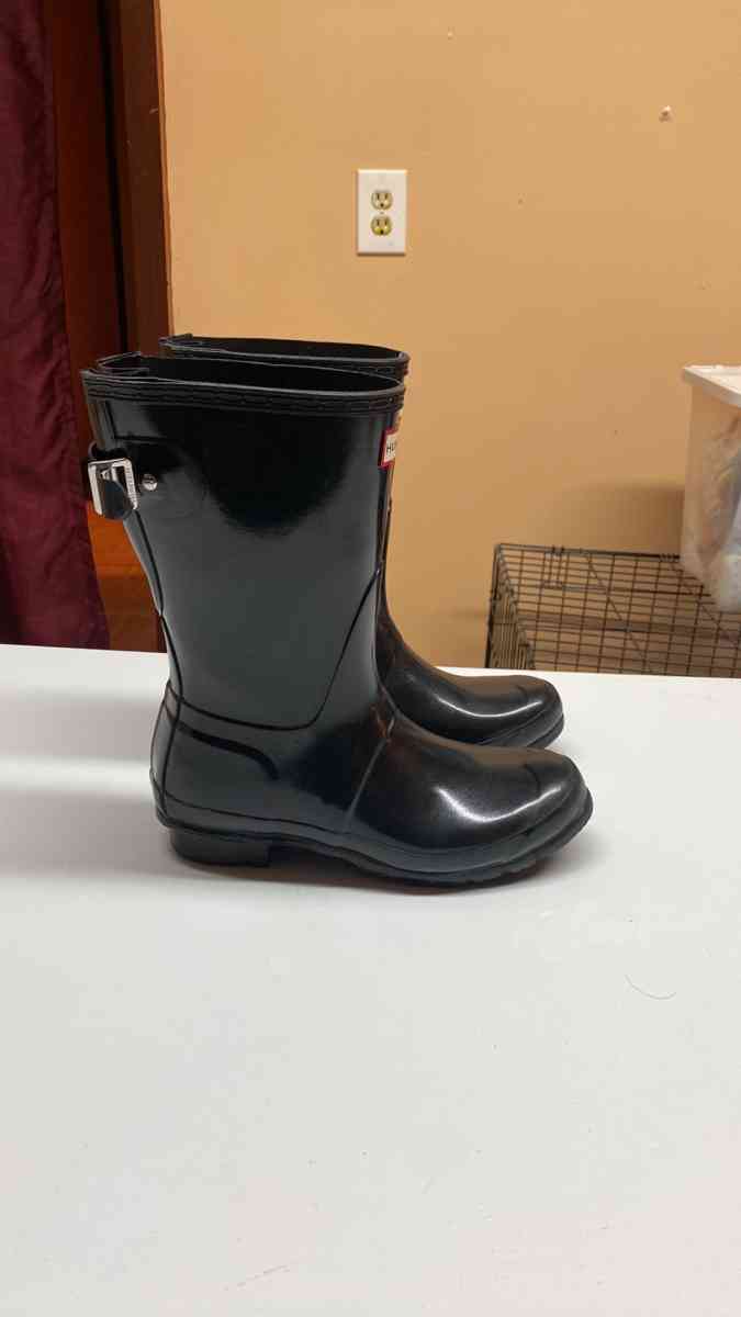 HUNTER Short Gloss Black MidCalf Rubber Rain Boots Size 8 - Frederick, Maryland - FleaMarketBay