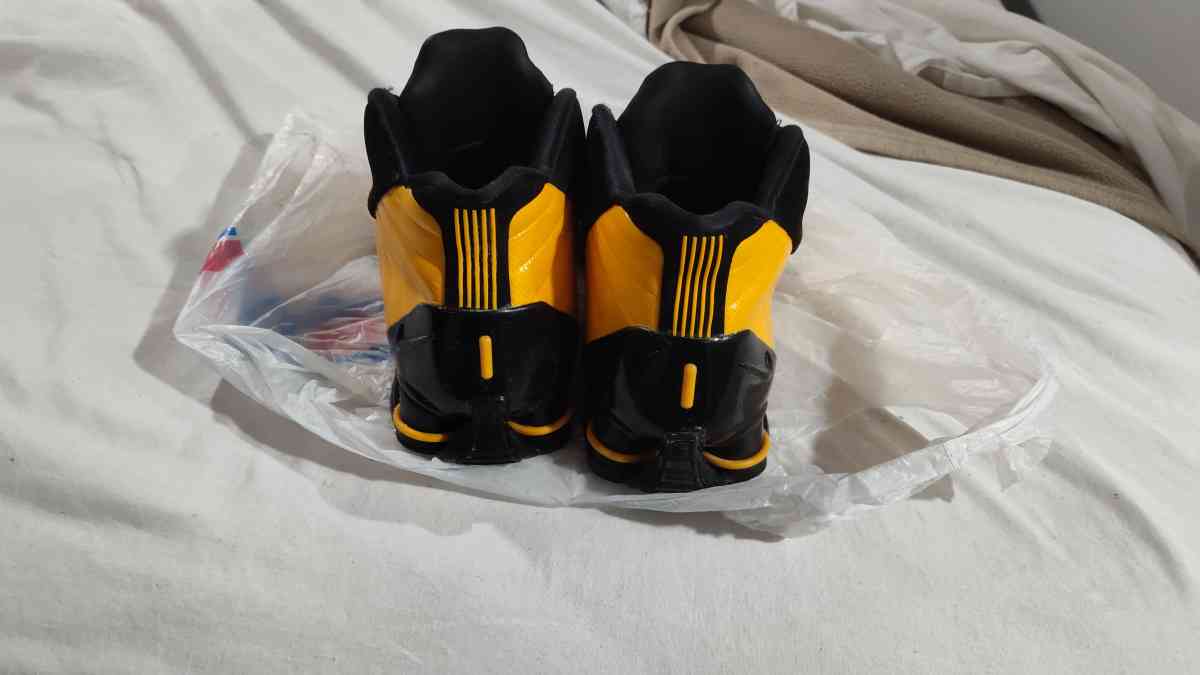 Nike Shox BB4 Metallic University Gold - Hagerstown, Maryland - FleaMarketBay