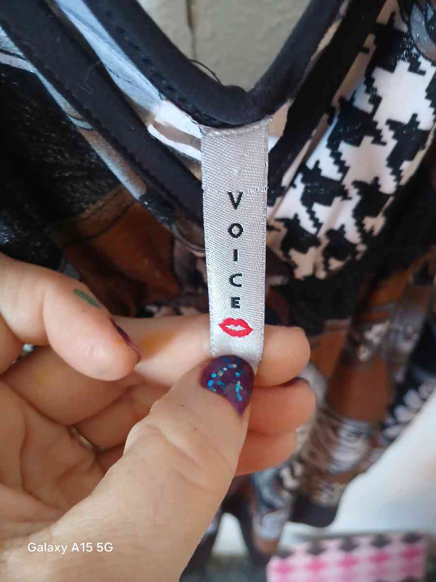 Beautiful blouse - Shallowater, Texas - FleaMarketBay