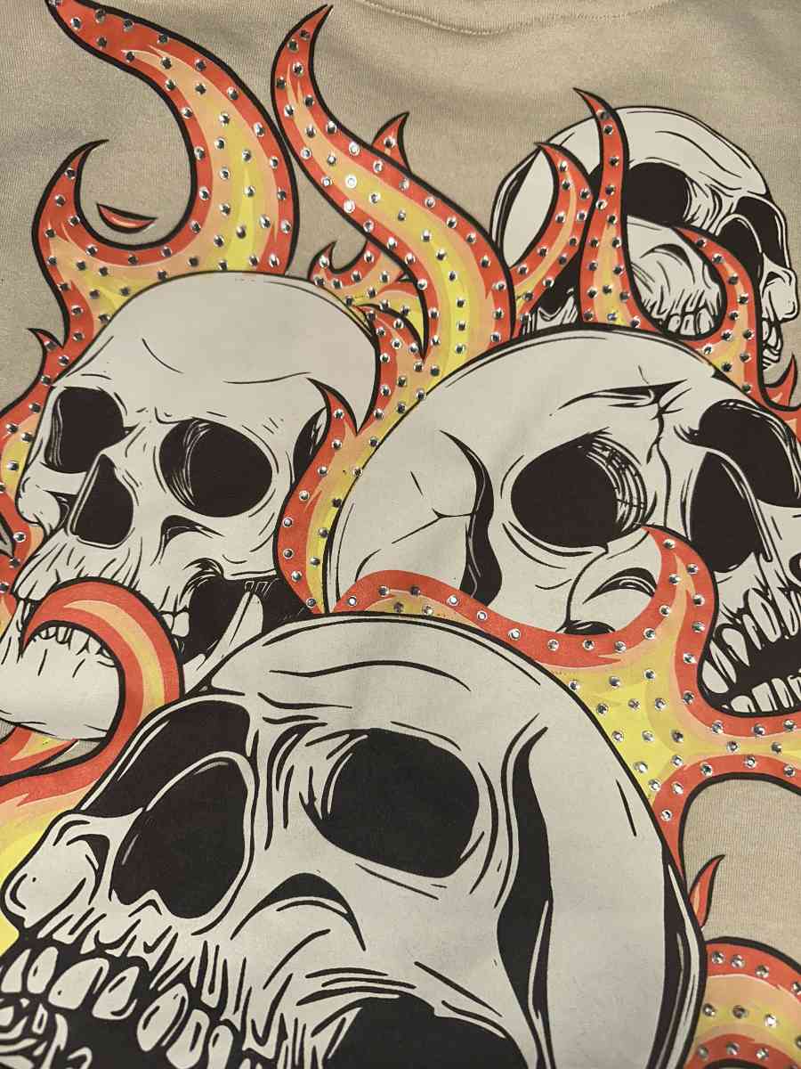 sweatshirt with skulls - Fall River, Massachusetts - FleaMarketBay