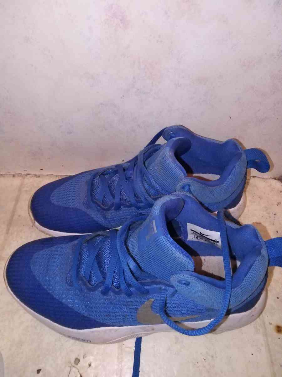 us 6 5 Nike zoom REV - Cleveland, Alabama