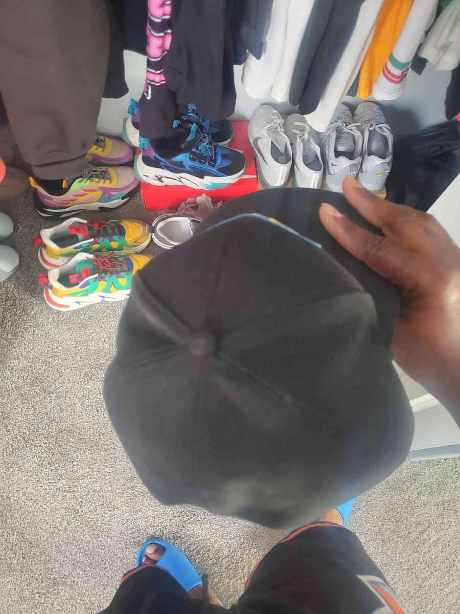 Moschino snapback - Chester, Virginia - FleaMarketBay