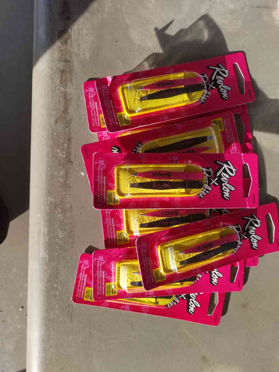 Revlon Barbie x tweezers set - Hanford, California