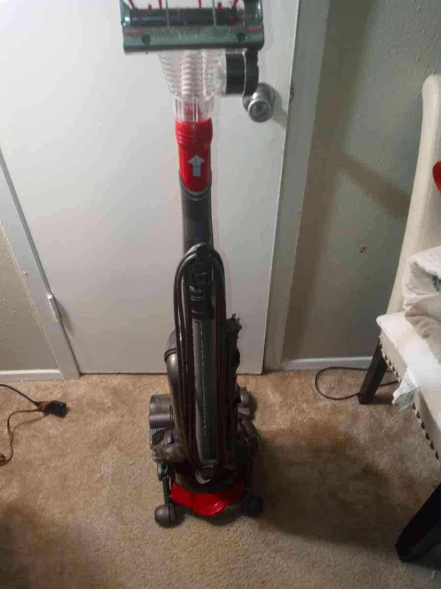 Dyson bagless vacuum cleaner - Dallas, Texas - FleaMarketBay