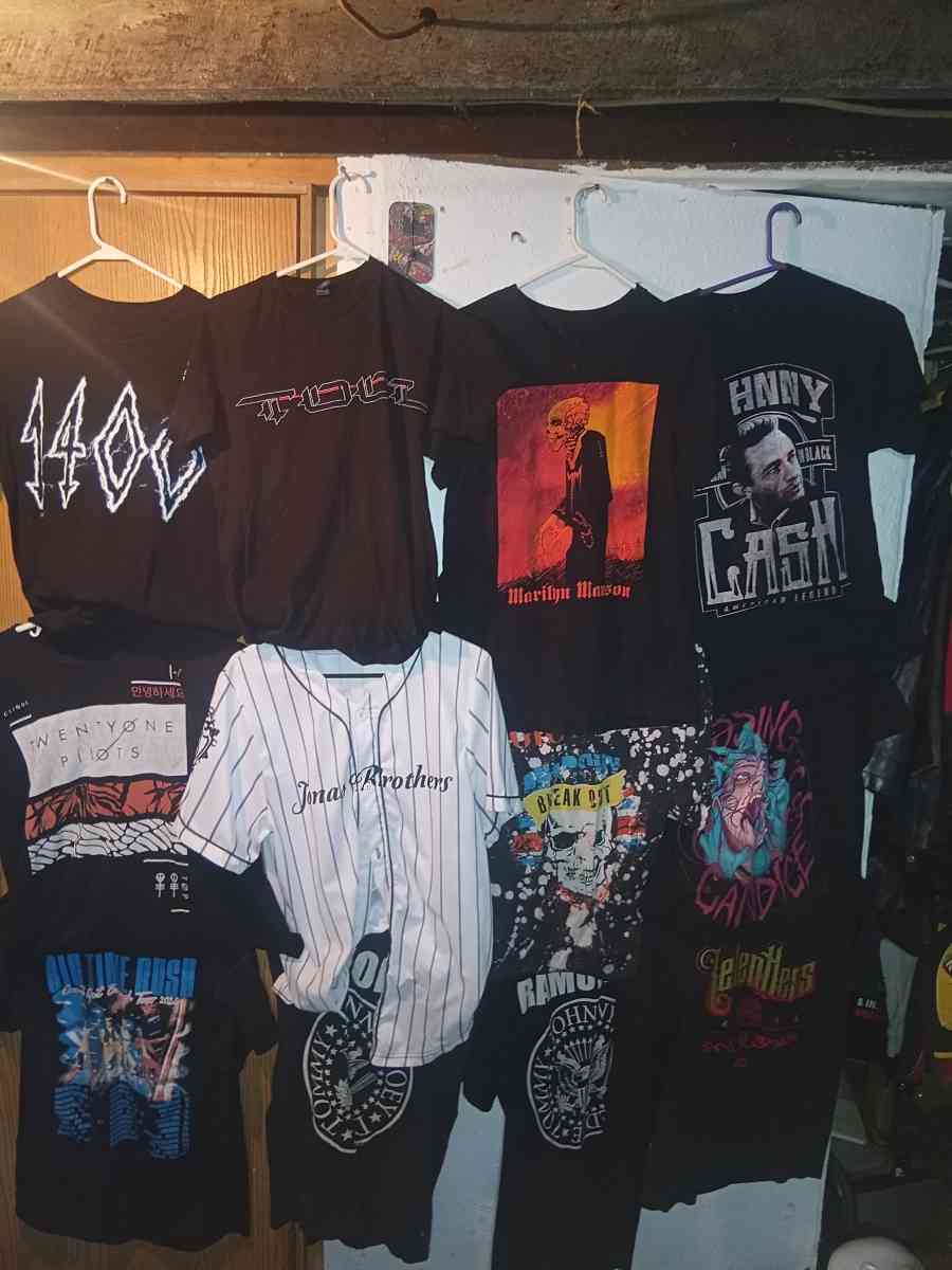 concert shirts - Akron, Ohio - FleaMarketBay