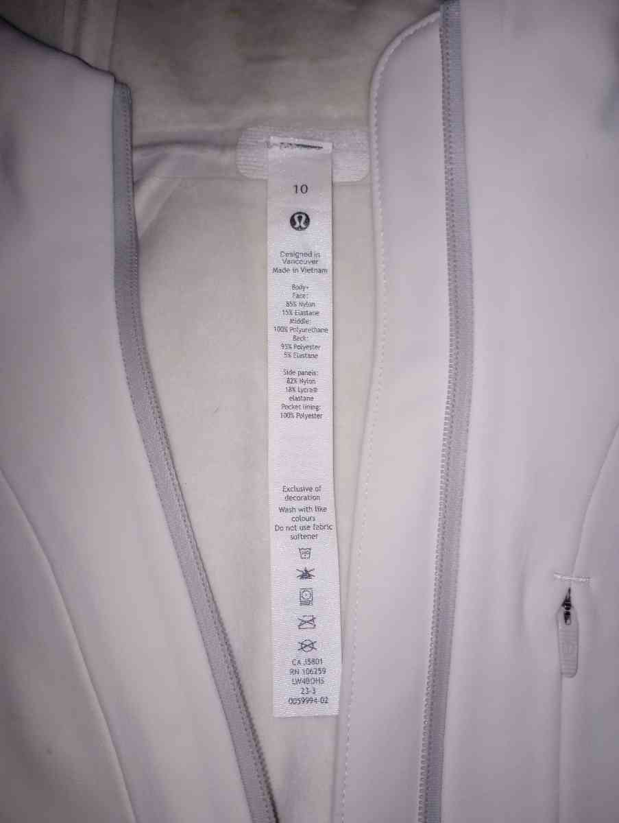 Lululemon Womans Jacket with Hoodie - Palatka, Florida - FleaMarketBay