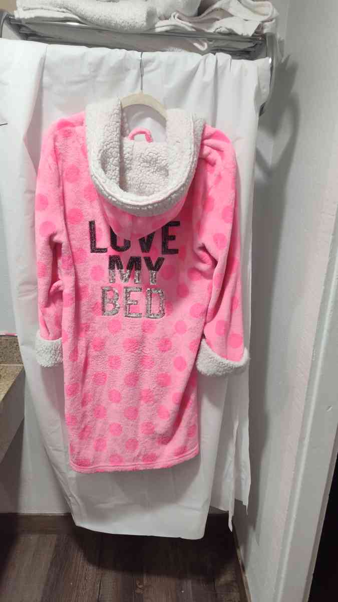 Em and Alfie pink plush and cozy robe - Hagerstown, Maryland - FleaMarketBay