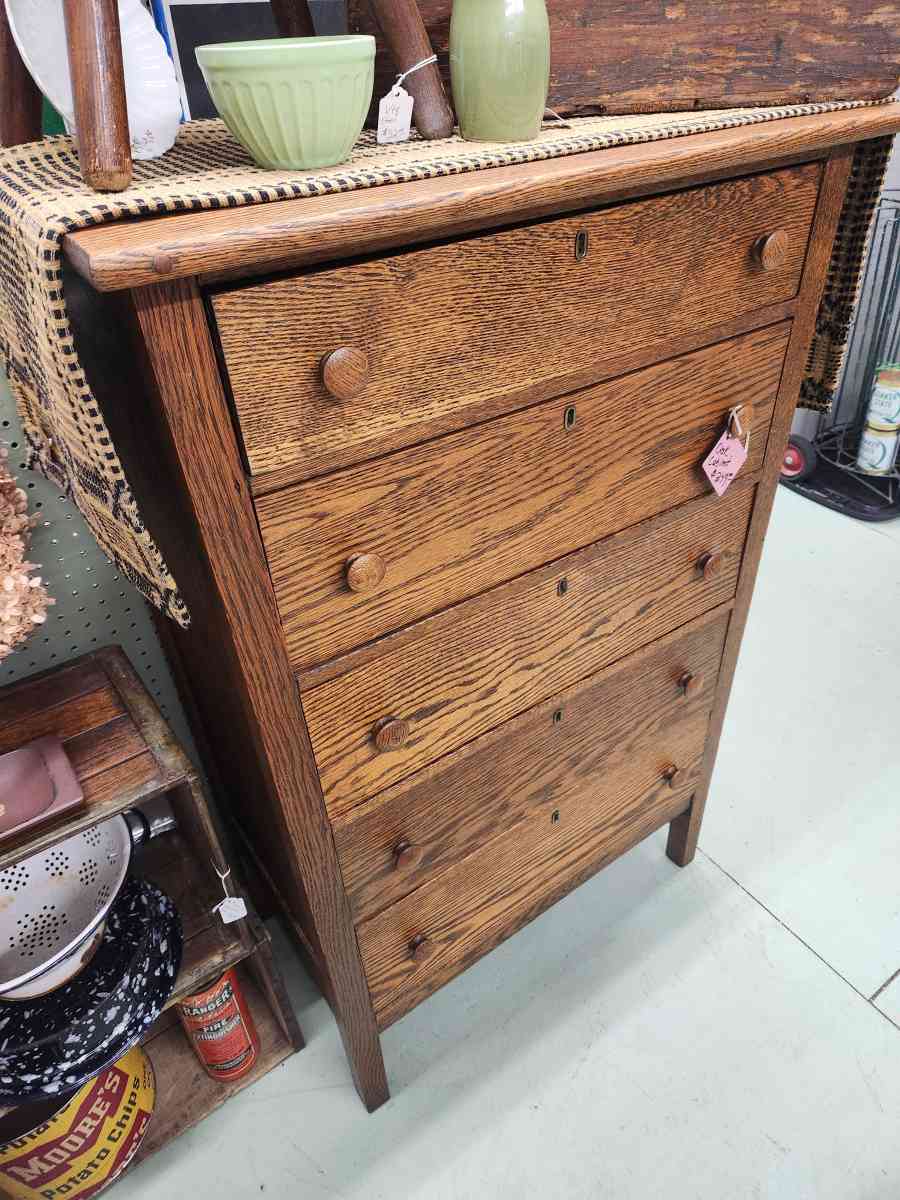 Vintage oak 5 drawer dresser or chest - Taylorsville, North Carolina - FleaMarketBay